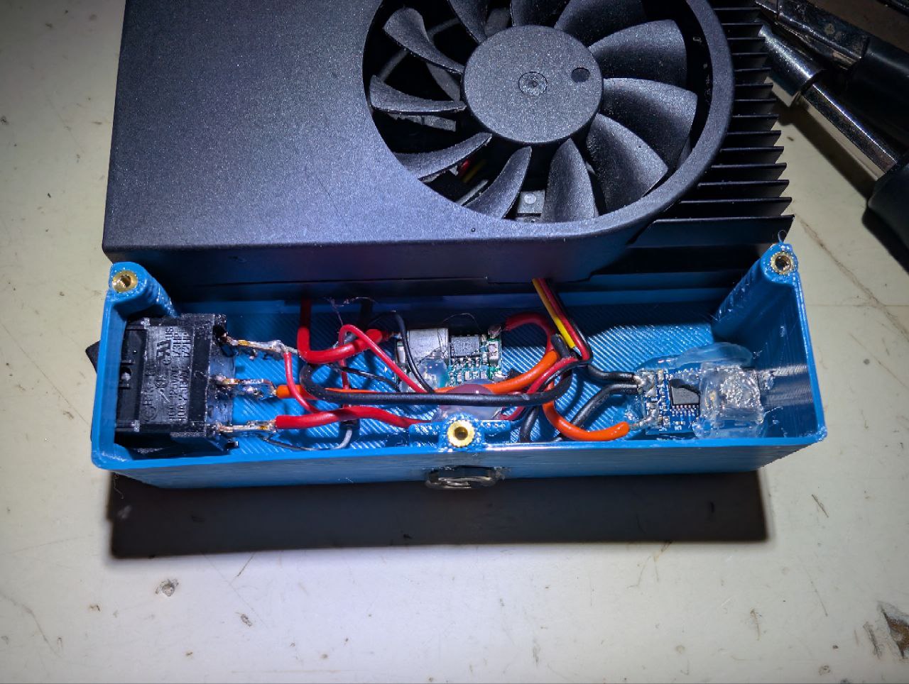 Here should be a image of a 'The inside wiring of the lamp'