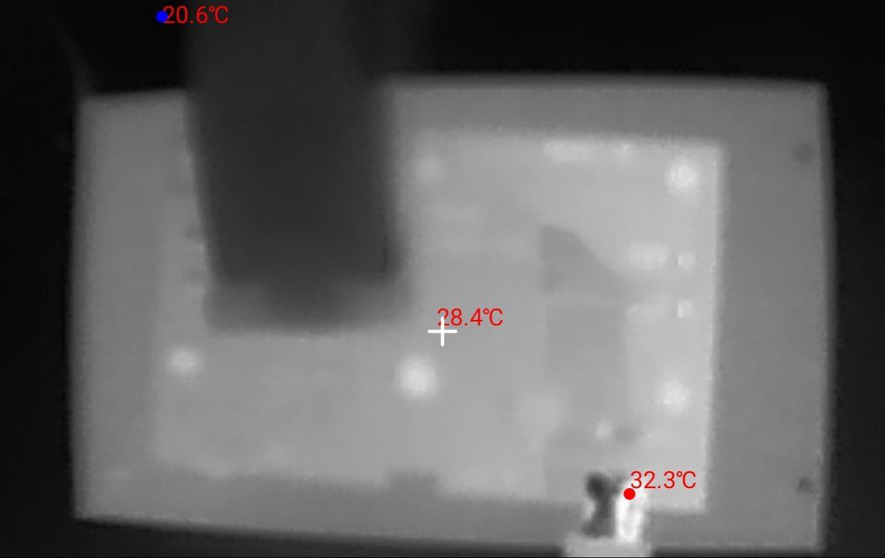 Here should be a thermal image of a 'Cheap NoName UV Lamp PCB clamped to a heat sink'