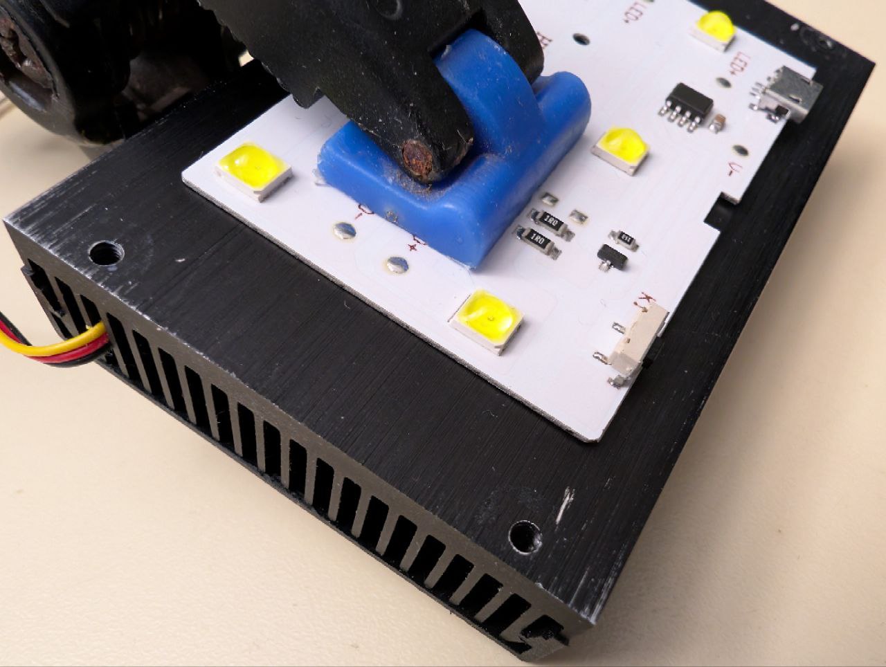 Here should be an image of a 'UV Lamp PCB clamped to a heat sink'