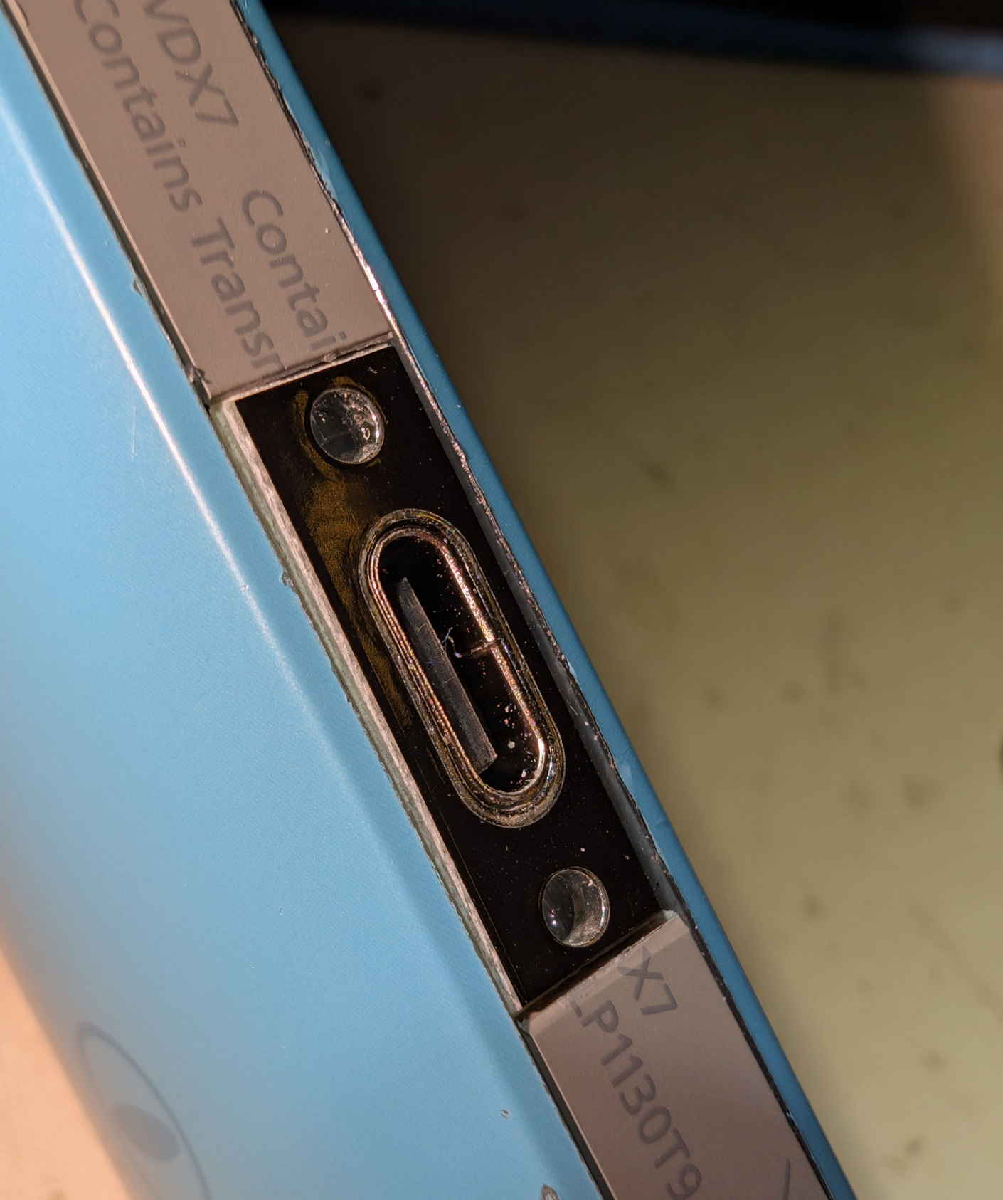 Here should be an image of the 'USB-C-Port mounted on the side of the device'